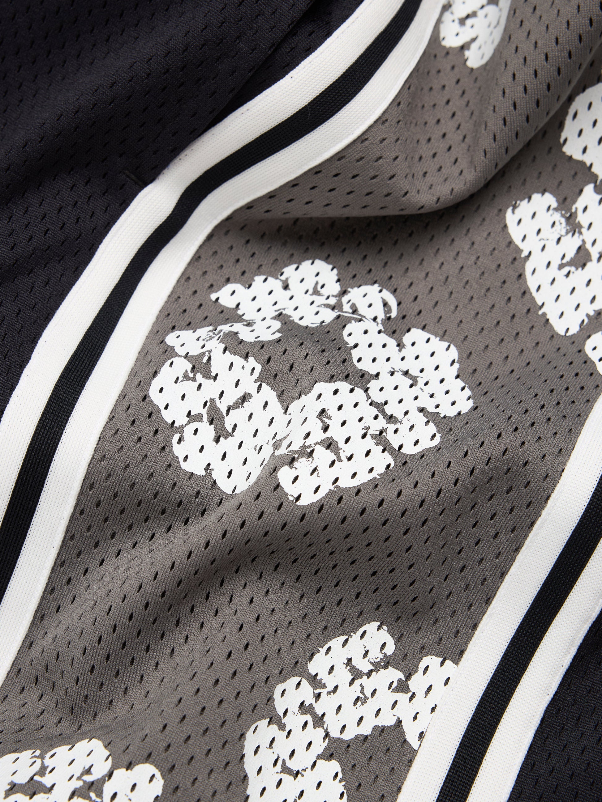 Cotton Wreath 90s Basketball Shorts Black – view 3