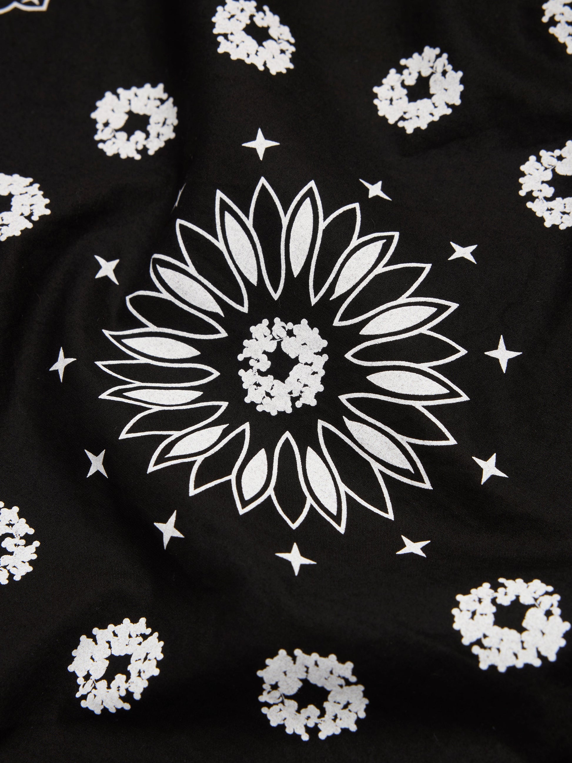 Cotton Wreath Paisley Bandana Black – view 2