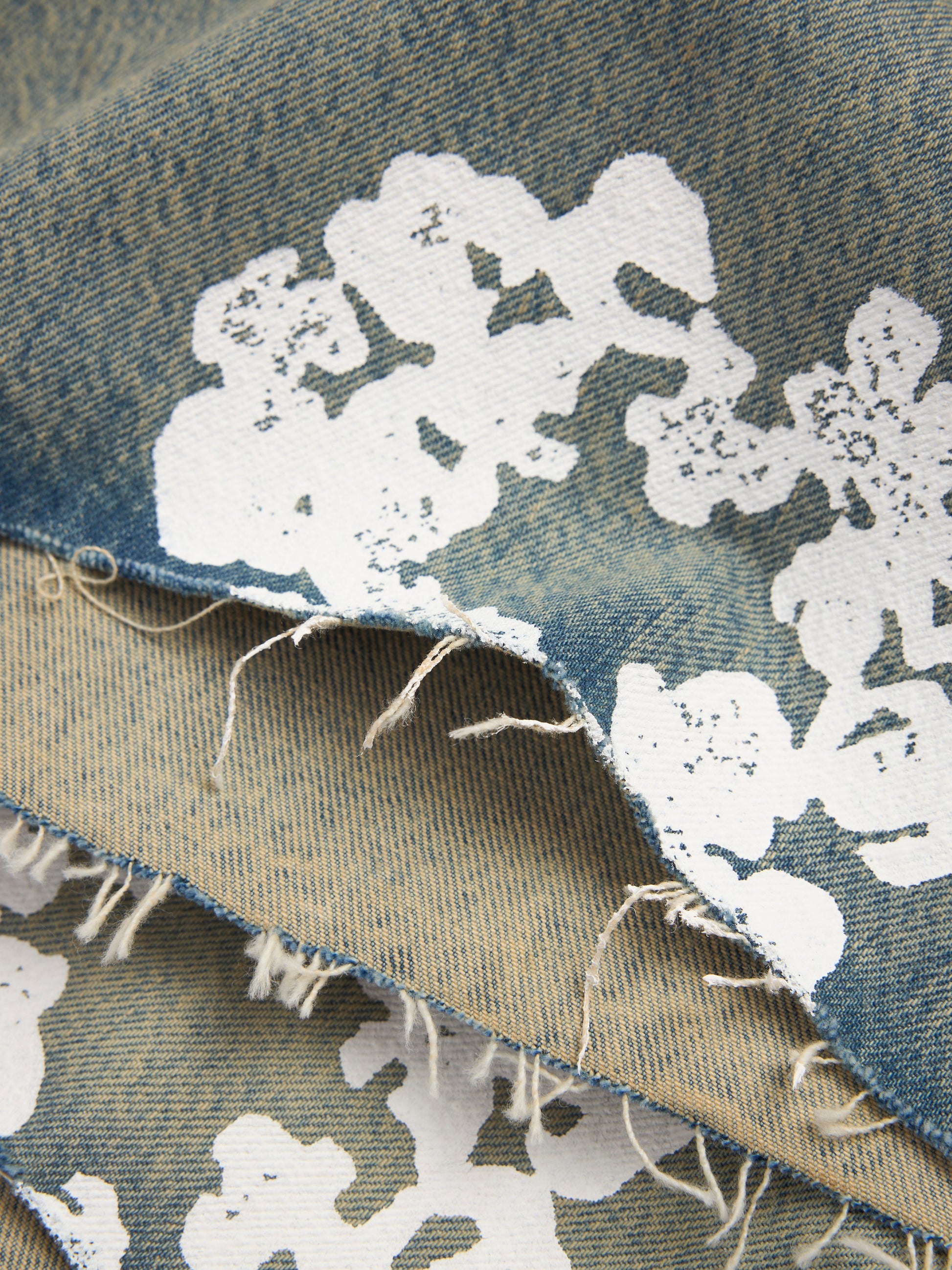 Dirty Wash Cotton Wreath Denim Short – view 3