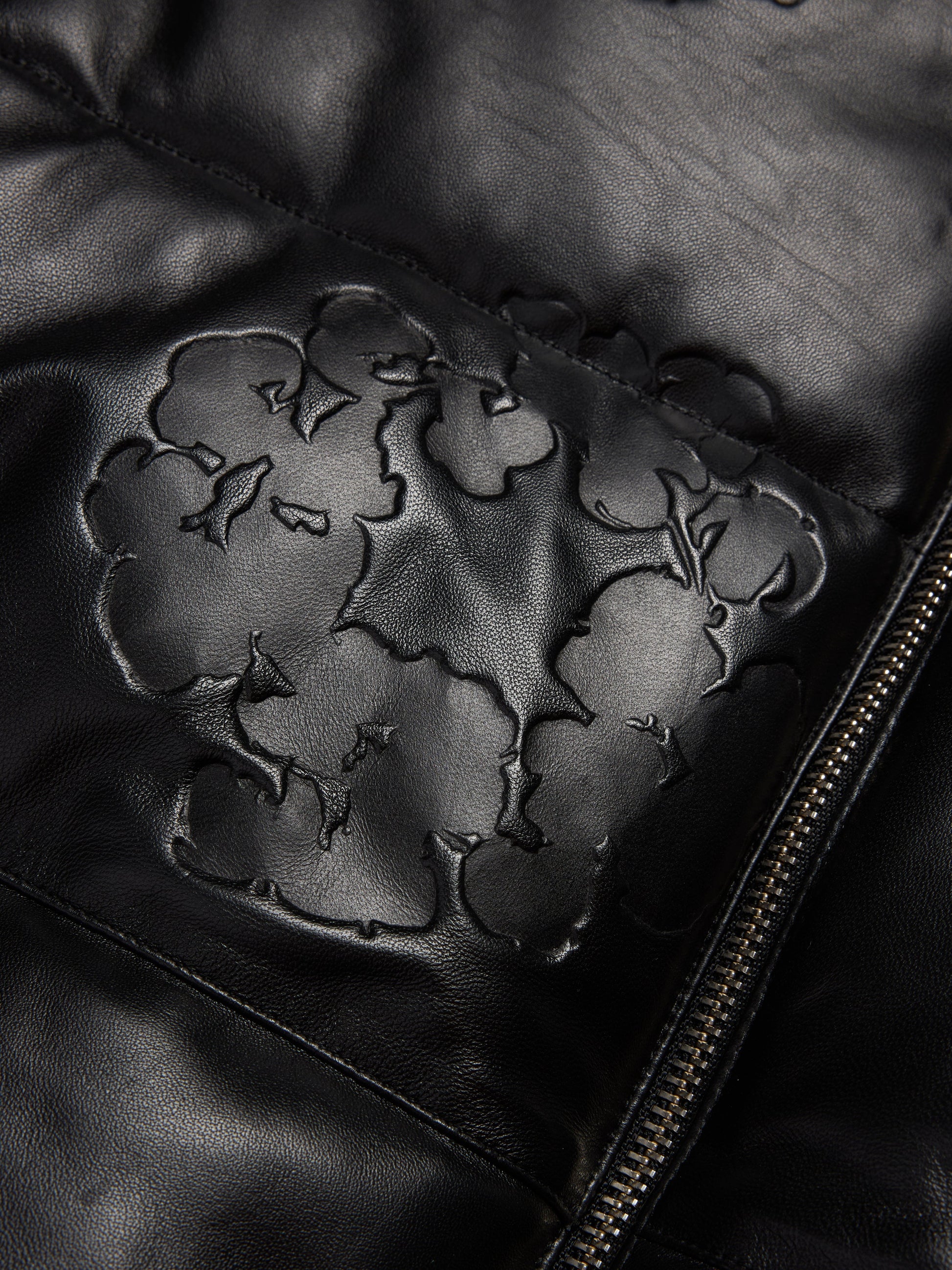 Embossed Leather Wreath Puffer Black – view 3