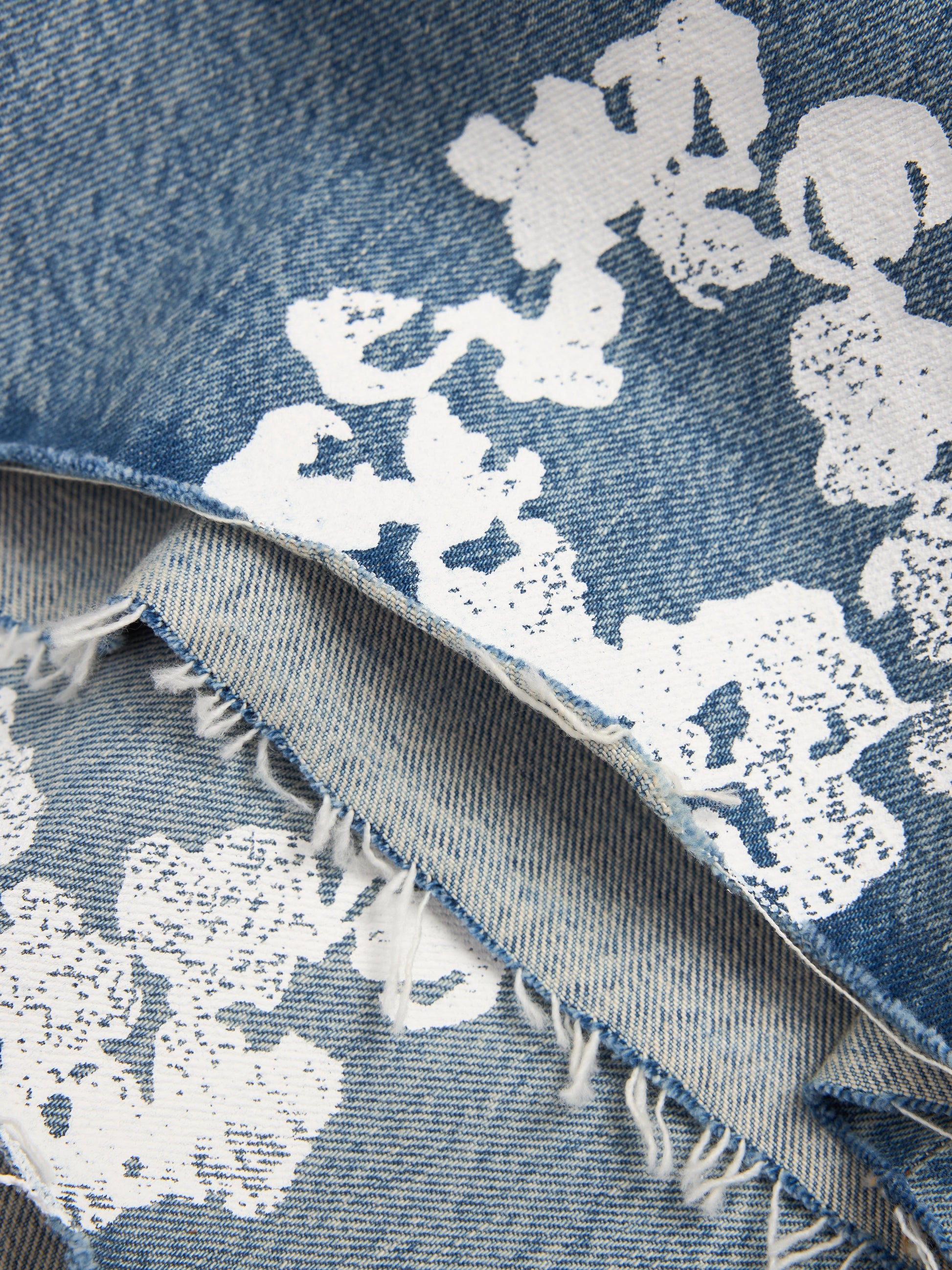 Light Wash Cotton Wreath Denim Short – view 3